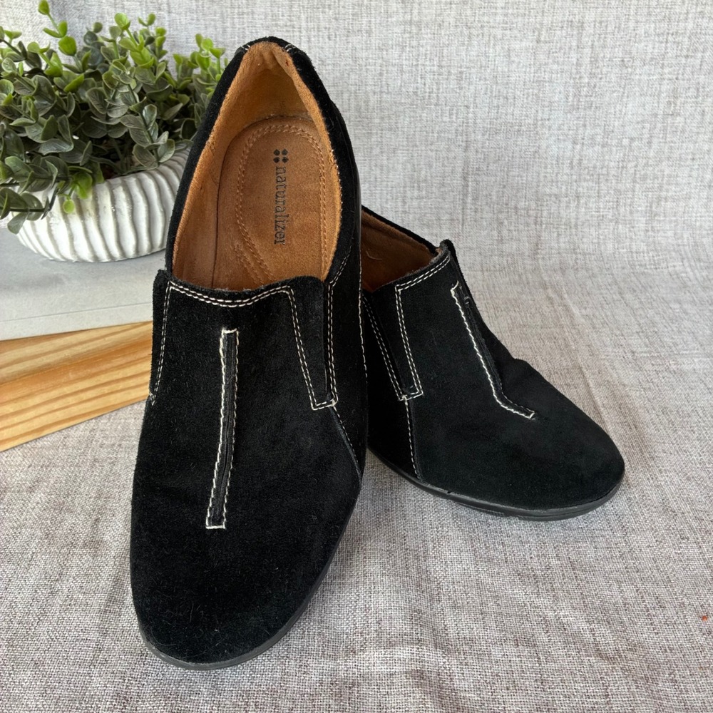 Naturalizer Alexandrina Loafers Black Suede 7.5 M Contrast Stitch Slip On Shoes